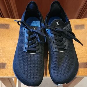 EUC Flux Adapt Runner Women's Black Sneakers